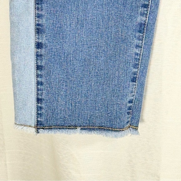 Chico's Two-Tone perfect stretch girlfriend slim leg ankle Blue Jeans 2.5/ 14 - Picture 3 of 9